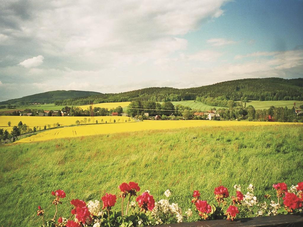 Ferienwohnungen Harmonie Und Bergblick Crostau Esterno foto